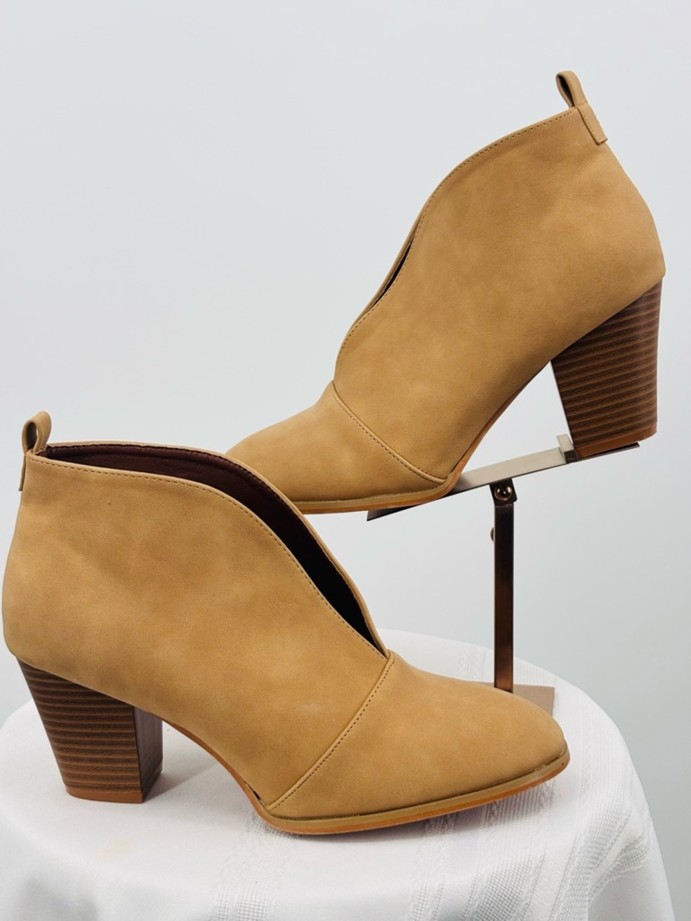 Weeboo Tan Ankle Booties Slip-on Stacked Heels Size 10